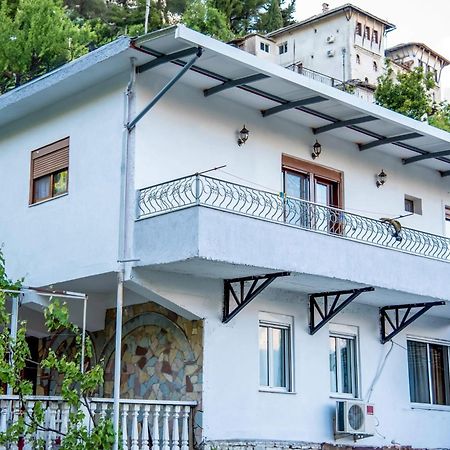 Grandma'S Home Gjirokastër Esterno foto
