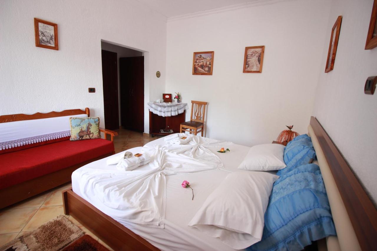 Grandma'S Home Gjirokastër Esterno foto