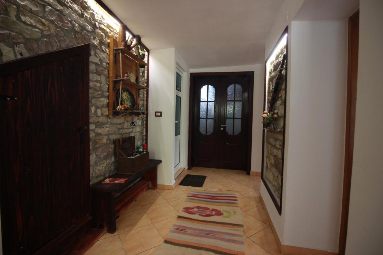 Grandma'S Home Gjirokastër Esterno foto